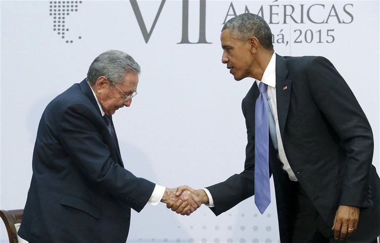 Castro y Obama volvieron a estrecharse las manos, luego de la histórica reunión que mantuvieron en Panamá