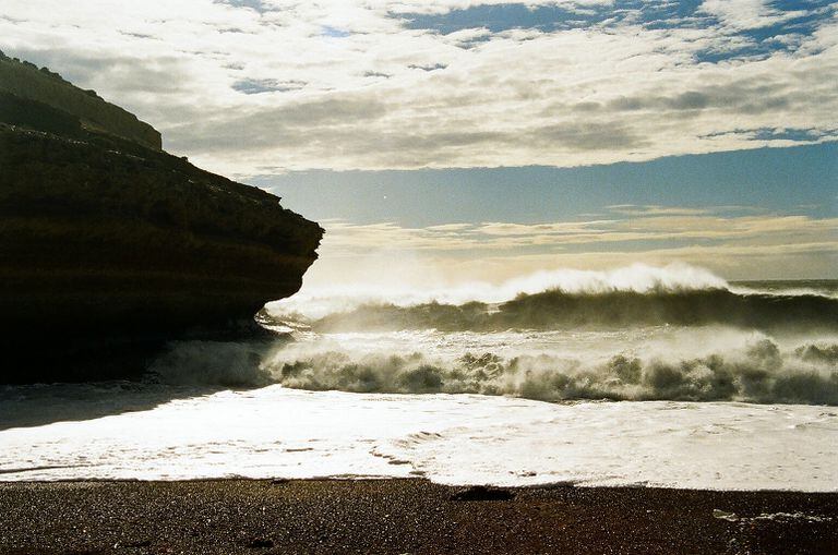 Cabo Curioso, en Santa Cruz, es un accidente geográfico que presenta paisajes muy atractivos para los turistas