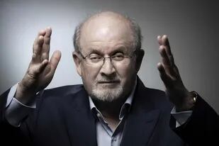 Qué dicen los versos satánicos: fragmentos del libro por el que hace décadas quieren matar a Salman Rushdie