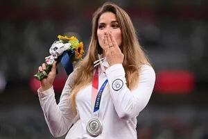 La atleta que subastó su medalla olímpica para salvar la vida de un bebé