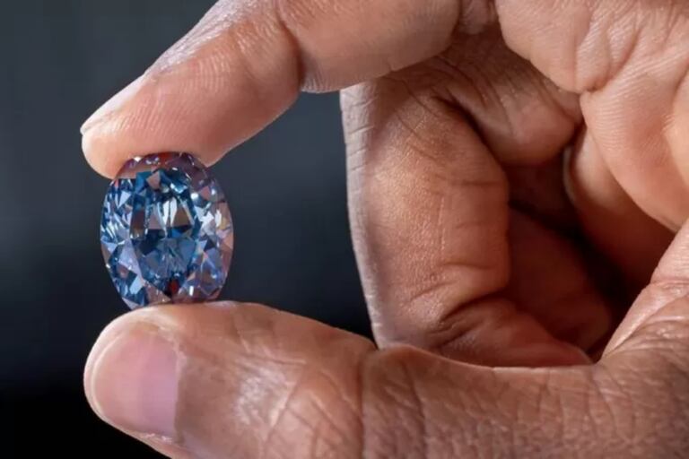 El Okavango Blue Diamond es un diamante "de fantasía azul profundo" que pesa 20,46 quilates