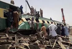 Pakistán: 40 muertos y más de 100 heridos por un choque de trenes