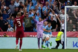 El grito de Julián Álvarez: inició su camino en el fútbol inglés con un gol en la final entre los campeones de la temporada pasada