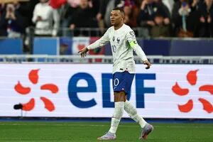 Francia aplastó a Países Bajos en el primer partido desde la final del Mundial: el "triple amague" de Mbappé