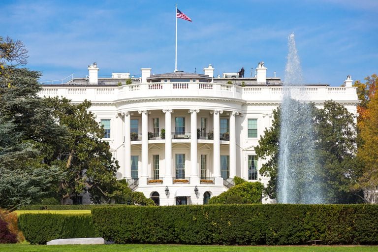 EE.UU. se sumerge en la crucial batalla electoral con la mira en la Casa Blanca