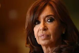 Cristina Kirchner está acusada como jefa de una asociación ilícita y por 27 hechos de coimas
