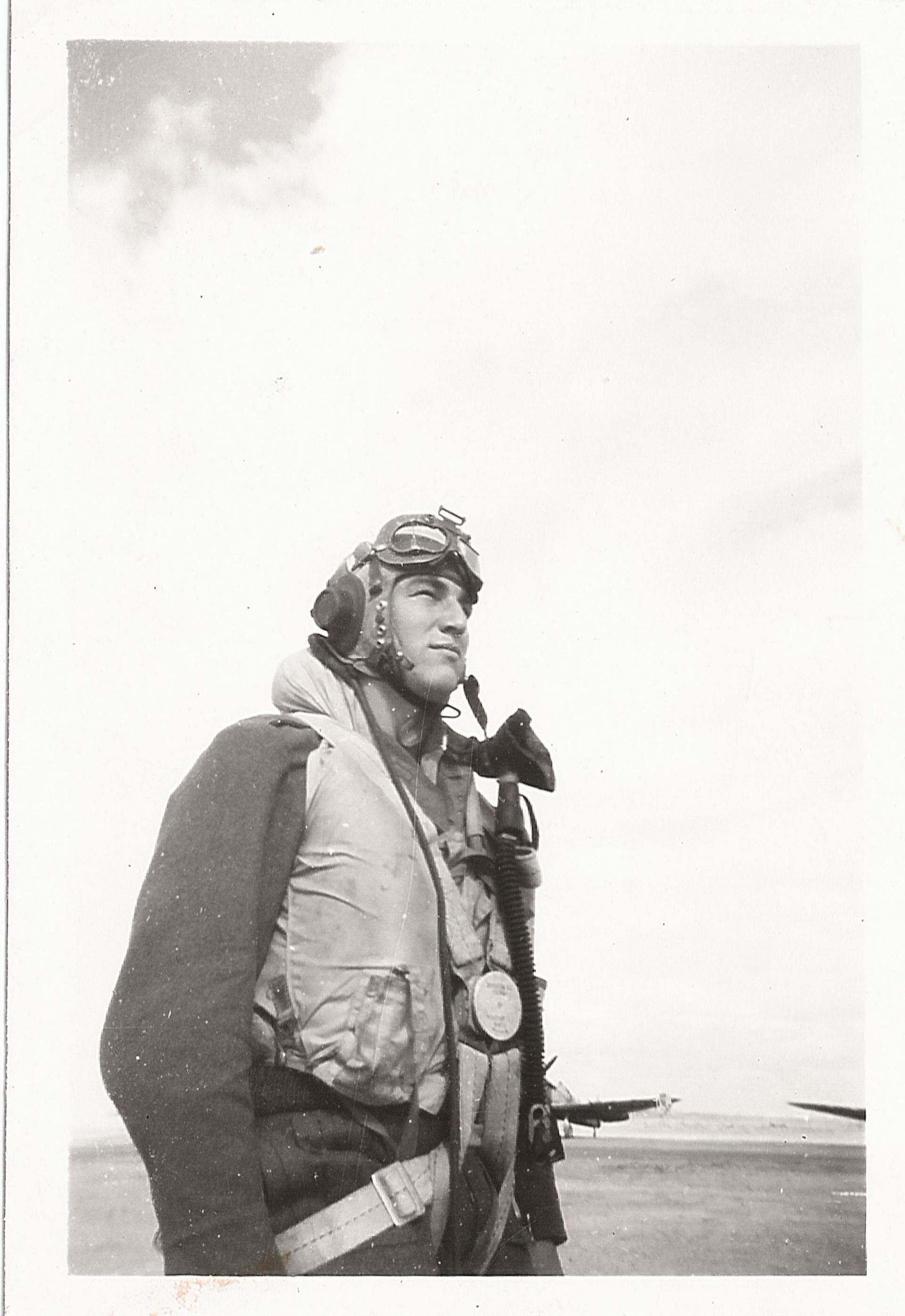 La estirpe de un piloto de caza en el desierto, simbolizada en esta reconocida tomada a De Larminat para la propaganda aliada. (Archivo Claudio Meunier).