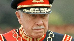 El dictador Augusto Pinochet, en 1998