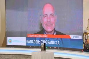 En la terna de Saliendo al mundo, Ovobrand recibió el premio. Recibió la distinción el gerente comercial para Latinoamérica de la firma, Walter Calvar.