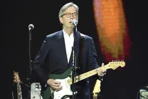 Eric Clapton afirmó que los vacunados contra el Covid-19 están bajo “hipnosis masiva”
