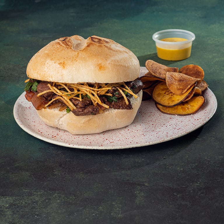 El sándwich de lomo en Lima Mia