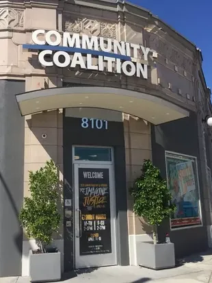 Community Coalition está en pleno barrio South Central, donde trabaja en distintas esferas para mejorar la vida de los residentes (Crédito. BBC Mundo)