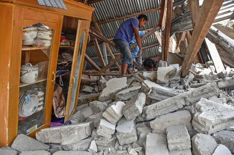 Sismo de 6,4 grados sacude a Indonesia: al menos 14 muertos y más de 160 heridos