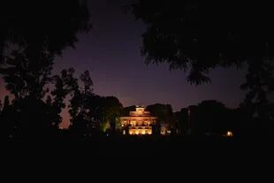 El palacio en la noche entrerriana