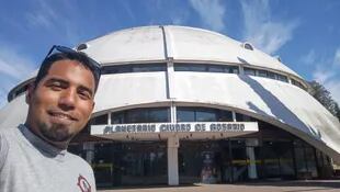 Conocer el planetario de Rosario fue una de sus metas: durante los seis años que trabajó en el Planetario de Caracas había entablado una correspondencia muy regular con sus pares de la ciudad santefesina porque los equipos de ambos centros son idénticos