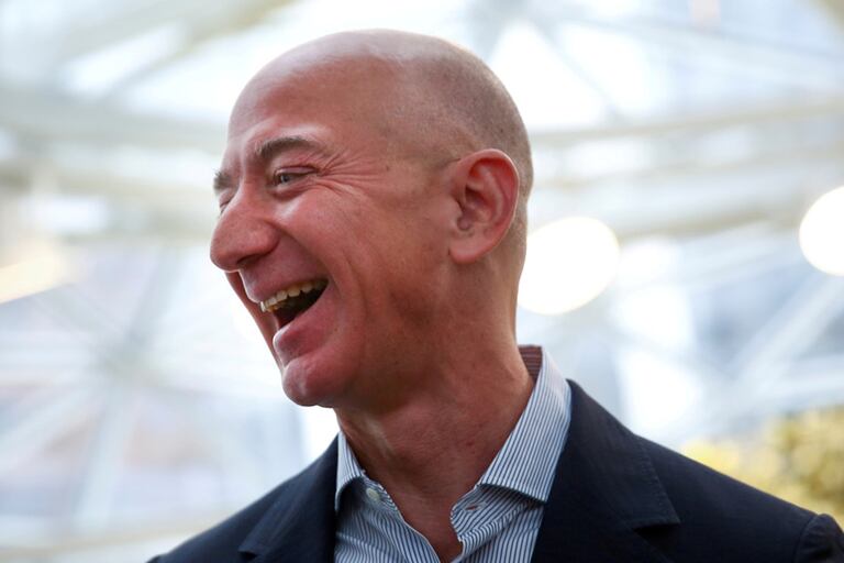 Jeff Bezos, el fundador de Amazon y el hombre más rico del mundo, aumentó su riqueza en 74.000 millones de dólares en lo que va del año