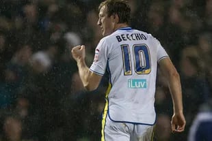 Luciano Becchio hizo su primer gol en Leeds a los 26 segundos del segundo partido que jugó