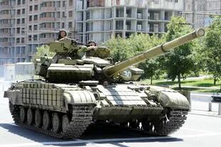 Tanques de separatistas rusos circulando en algunas ciudades del este de Ucrania