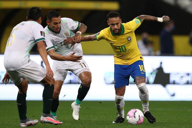 Neymar en acción; a pesar de los cinco tantos, la máxima figura brasileña no anotó.