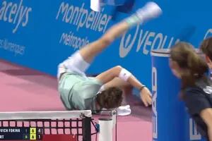 La aparatosa caída del tenista francés que asustó a su rival y lo obligó a retirarse del torneo