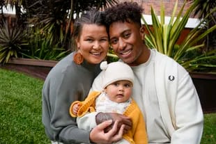 Ellia Green con su pareja Vanessa Turnbull-Roberts y Waitui, la hija de ambos 
