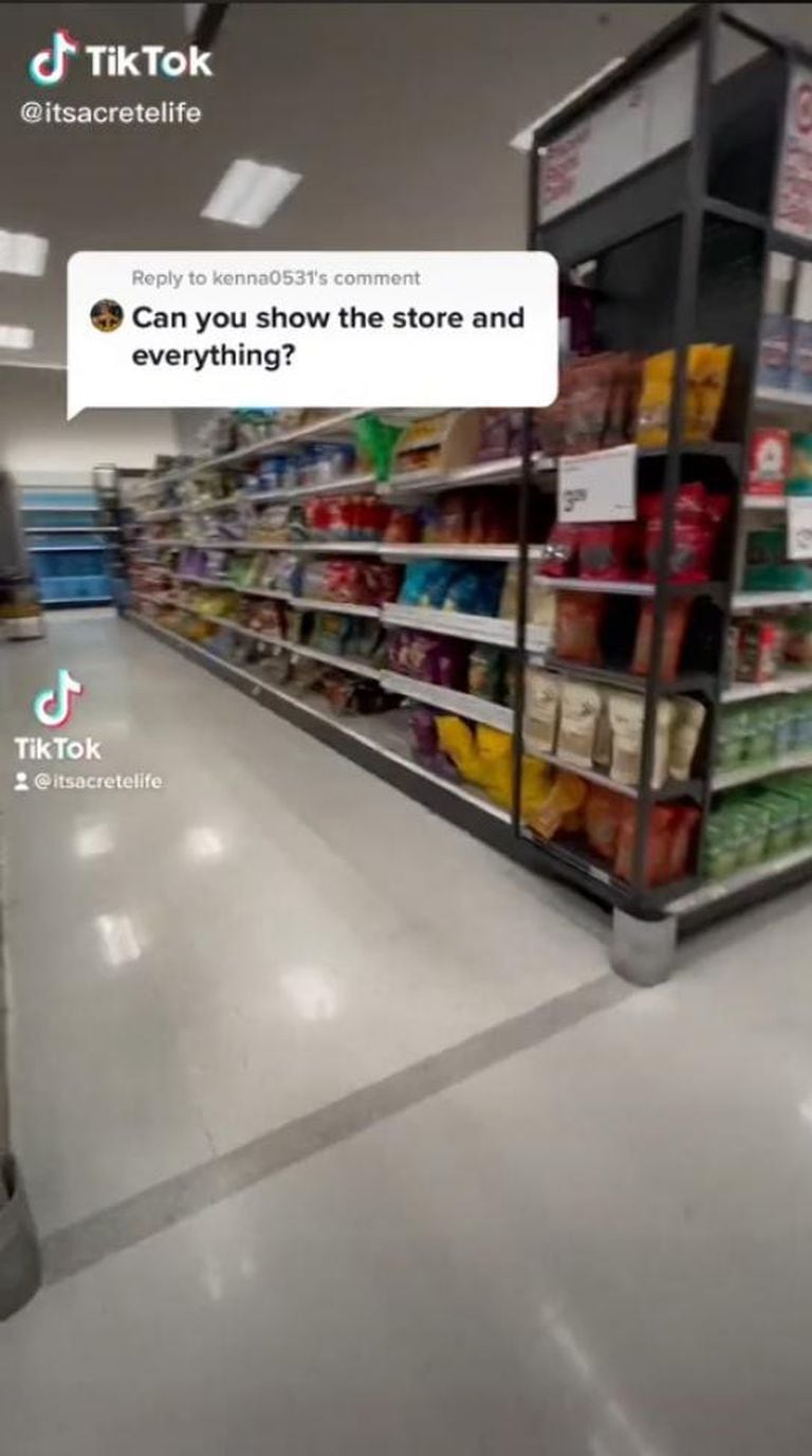 El supermercado les alquila el local una hora antes de abrir