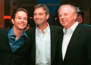 Petersen, junto a Mark Wahlberg y George Clooney, en el estreno de La tormenta perfecta 