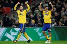 Con goles de Higuaín y Dybala, Juventus avanzó en la Champions League