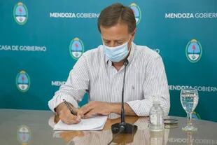 El gobernador de Mendoza, Rodolfo Suarez, le pidió al Presidente una definición 