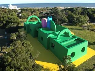 Casa Neptuna, diseñada por Edgardo Giménez para Amalia Amoedo en Uruguay