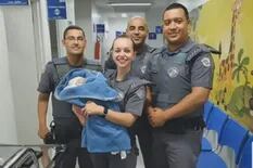 Brasil: policías rescataron a una beba de 20 días abandonada en una alcantarilla