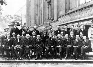 Los 29 asistentes a la conferencia mundial de Química en 1927.