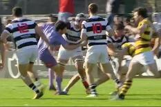 Insólito: el árbitro de un partido de rugby fue tumbado por... dos jugadores rivales