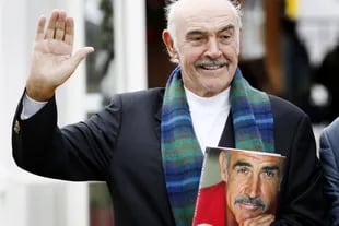 En 2008, Connery posó para los fotógrafos en la presentación de su libro Ser escocés en el Festival Internacional del Libro de Edimburgo. Juró no volver a residir en su país hasta que se independizara de Gran Bretaña