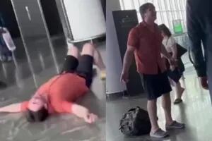 La desconsolada reacción de un hombre al enterarse de que una aerolínea le perdió a sus 4 mascotas