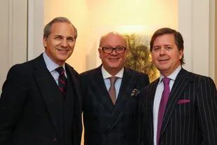 Los arquitectos Javier Iturrióz y Leopoldo Montes junto al empresario Martín Cabrales (en el centro)