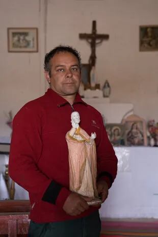 Aníbal Montesino, quinta generación de cuidadores de la iglesia de Achango.