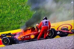 Carlos Sainz confuso perché la sua auto ha preso fuoco