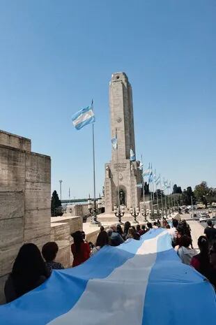 En el Monumento a la Bandera, las familias presentaron un manifiesto