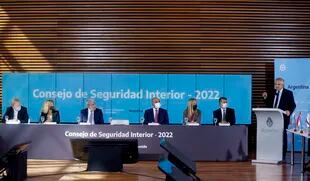El Presidente Alberto Fernández encabeza el encuentro del Consejo Federal de Seguridad Interior. Participan el jefe de Gabinete, Juan Manzur, y por el ministro de Seguridad, Aníbal Fernández.