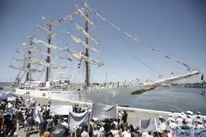 La Fragata Libertad amarró en Mar del Plata tras cinco meses de navegación