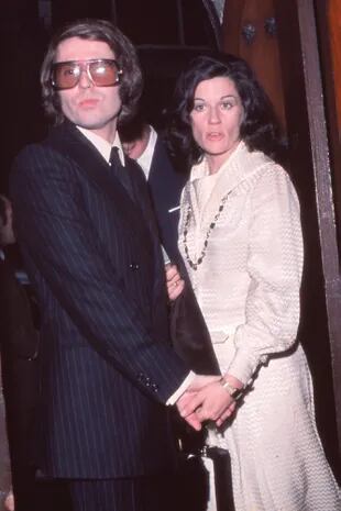 Raphael y Natalia volviendo a Madrid en 1975.
