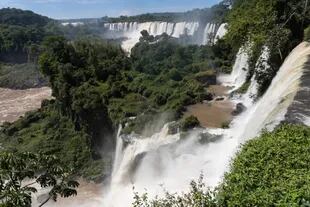 El circuito superior de PN Iguazú ofrece una vista inigualable de las cataratas.