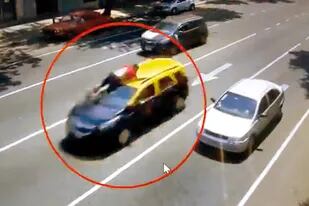 El taxista intentó evitar el robo de su vehículo, pero el delincuente aceleró, chocó y lo mató