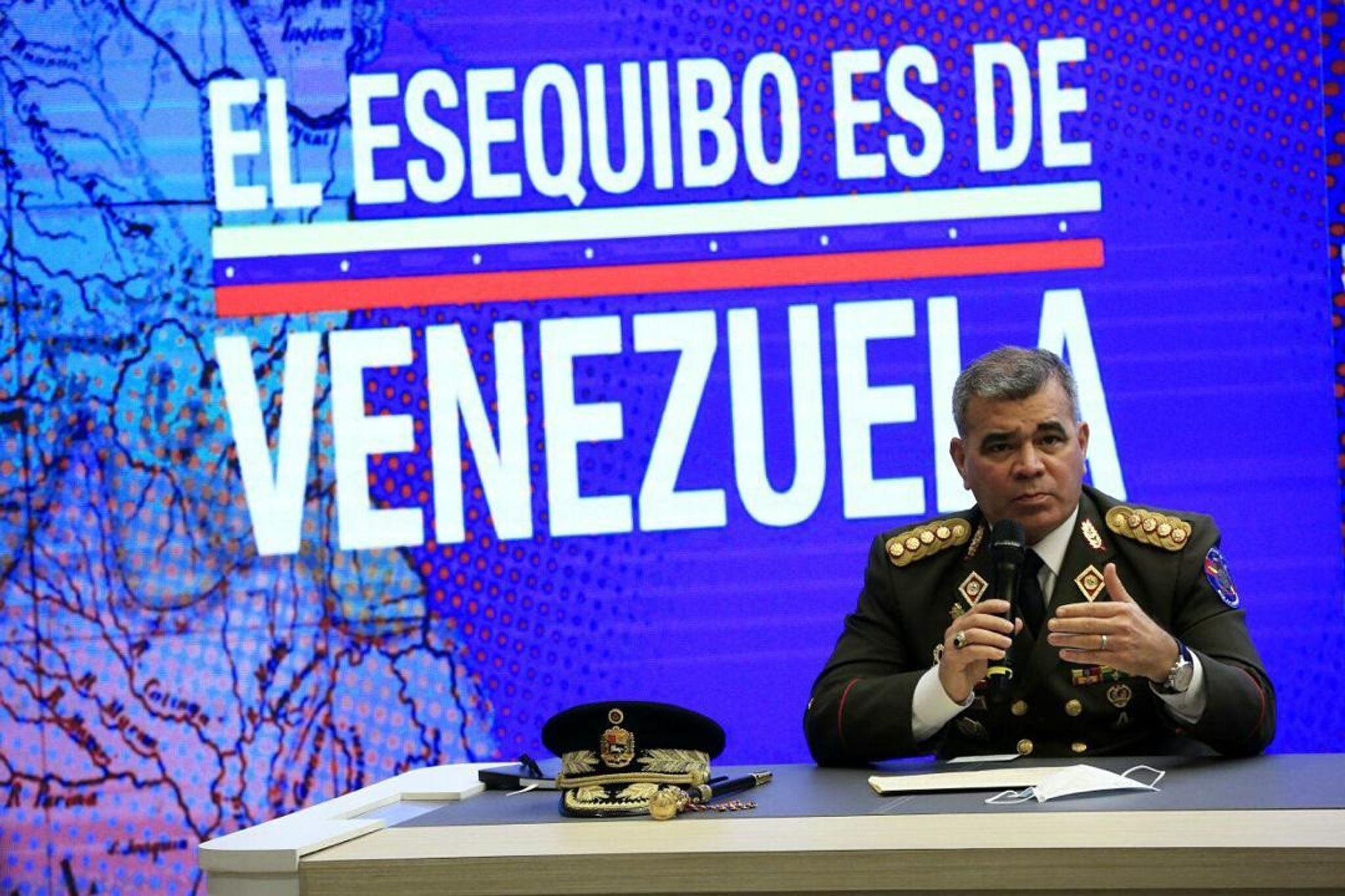 El ministro de Defensa de Venezuela, Vladimir Padrino, durante una rueda de prensa sobre Esequibo (Archivo)