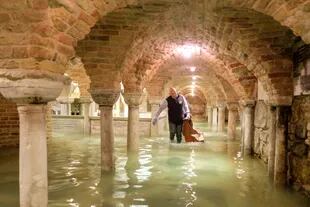 La basílica de San Marcos inundada por la inusual marea