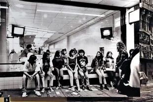 Jóvenes en la avenida Corrientes (1988)