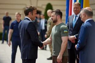 French President Emmanuel Macron and Ukrainian President Volodymyr Zelensky
