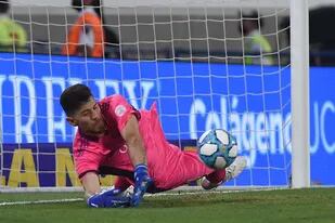 Rossi le ataja el penal a Fértoli y comienza a inclinar la balanza para que Boca sea campeón de la Copa Argentina