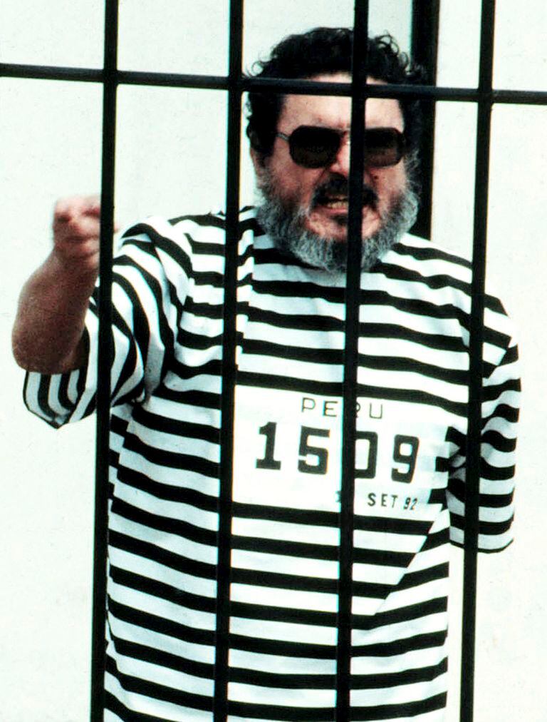 Guzmán fue exhibido en una celda poco después de ser detenido en 1992 durante el gobierno de Fujimori
